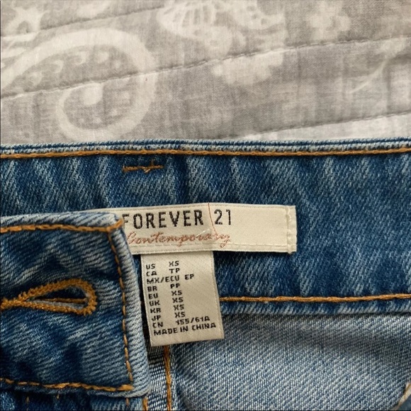 Forever 21 Denim skirt 🦋 - Picture 2 of 3